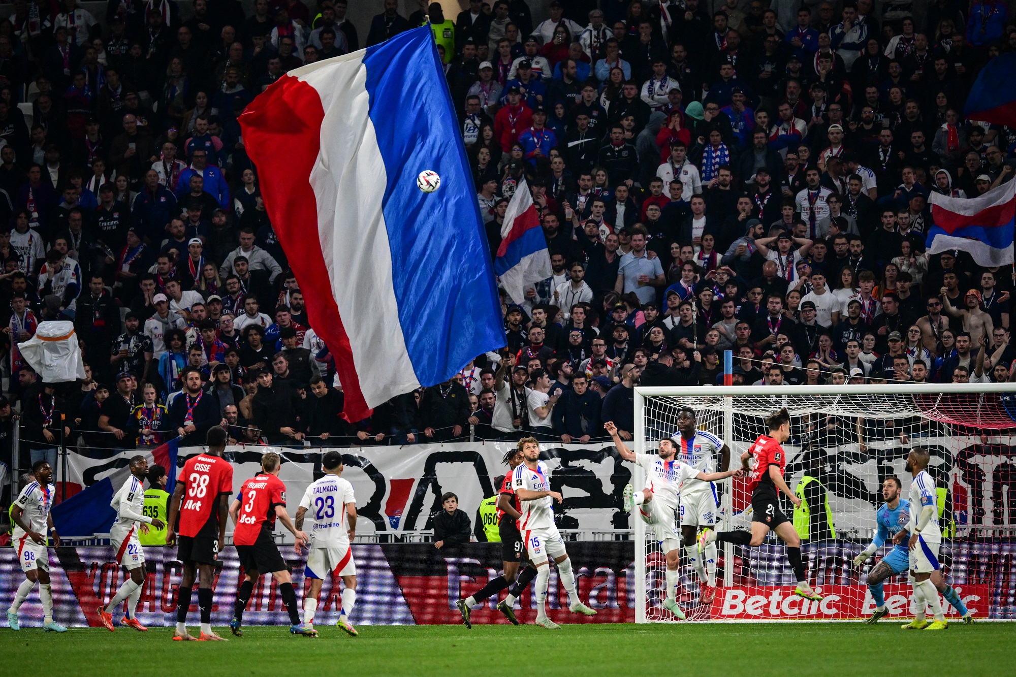 ليون يقسو على رين