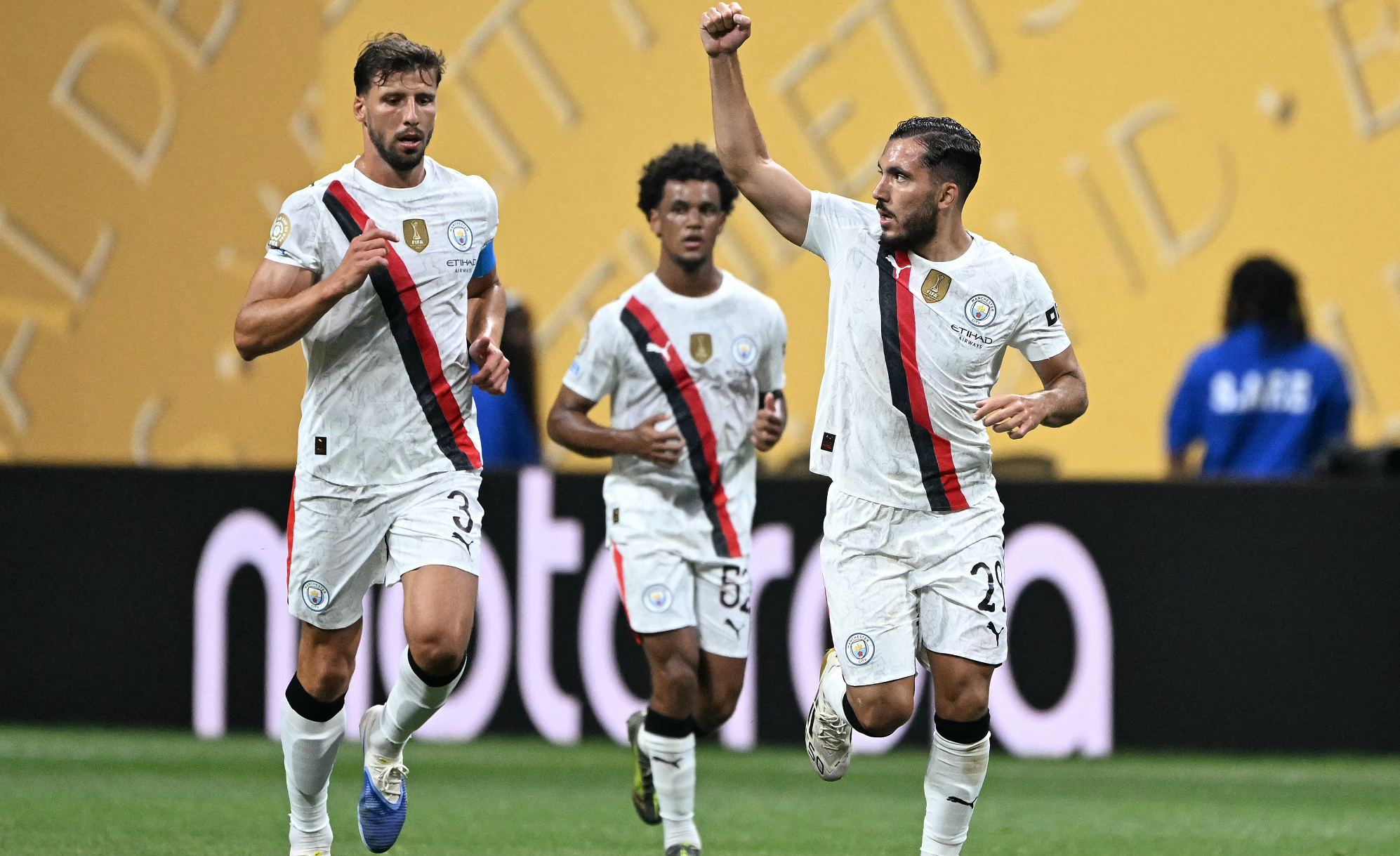 مانشستر سيتي يضرب بسداسية ويتأهل لثمن النهائي