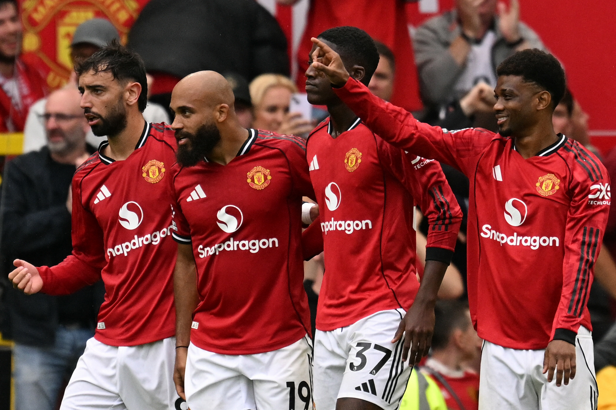 مانشستر يونايتد يهزم بيرنلي بصعوبة