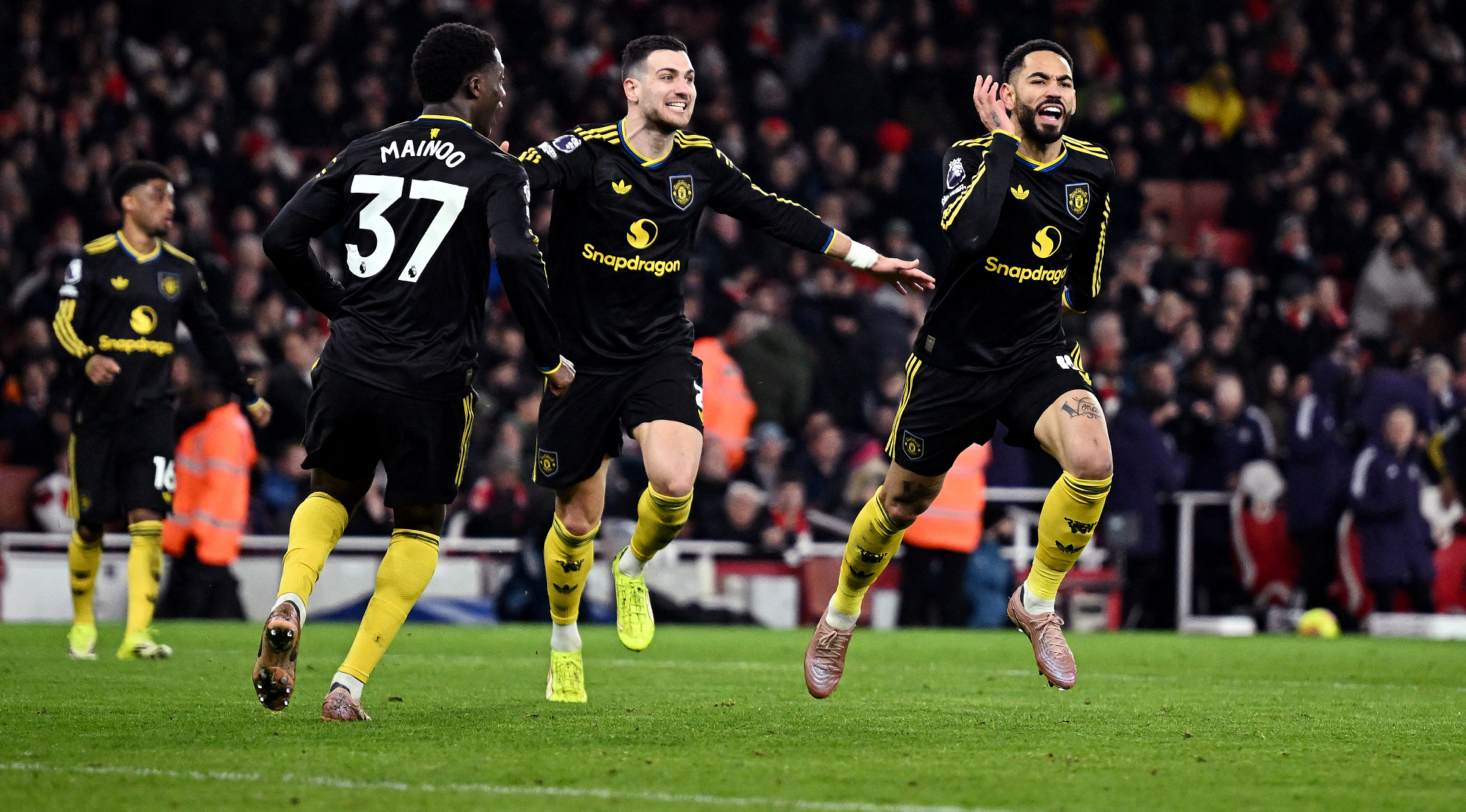 مانشستر يونايتد يواصل التألق وينتصر على آرسنال