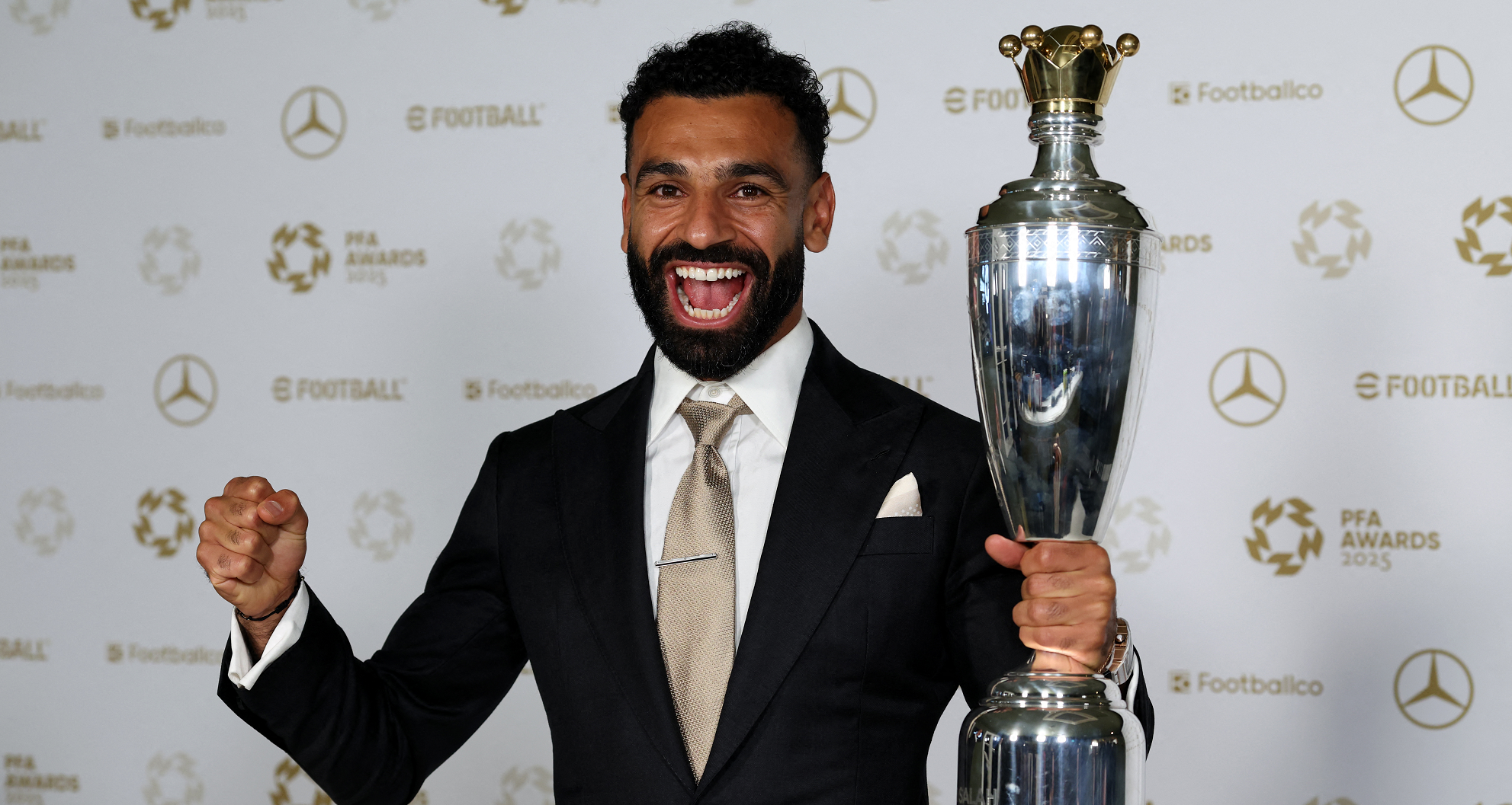 محمد صلاح يصنع التاريخ ويحصد لقب أفضل لاعب مجدداً