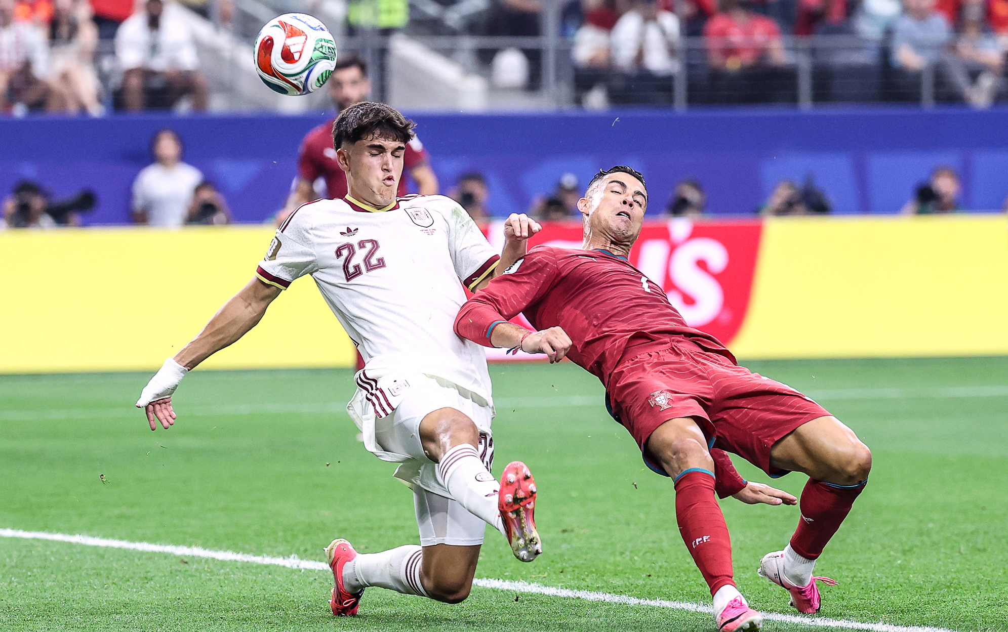 منتخب إسبانيا يدخل تاريخ المونديال