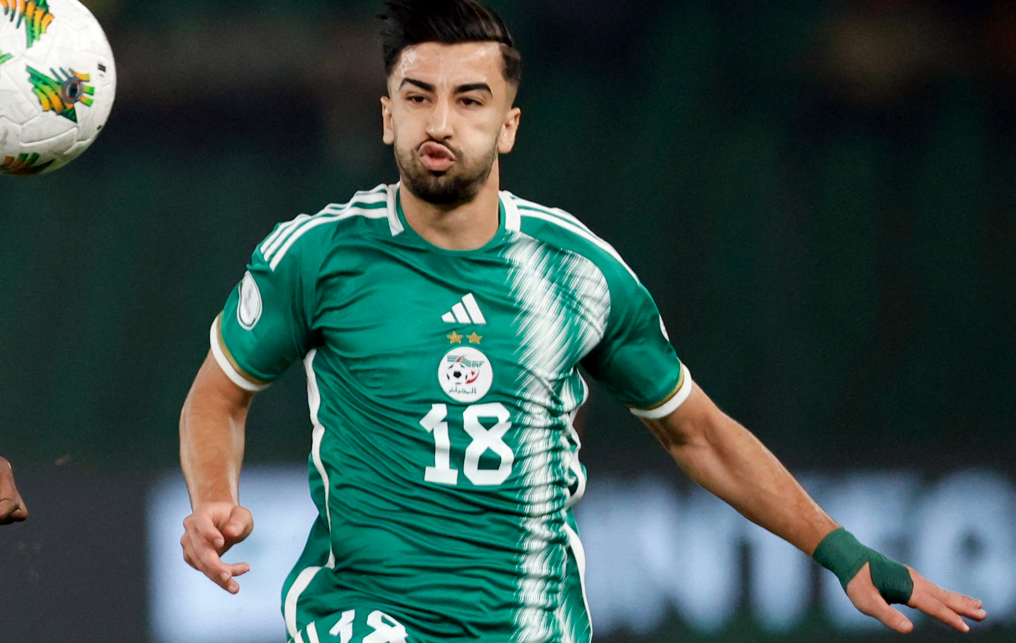 منتخب الجزائر يفوز بثلاثية