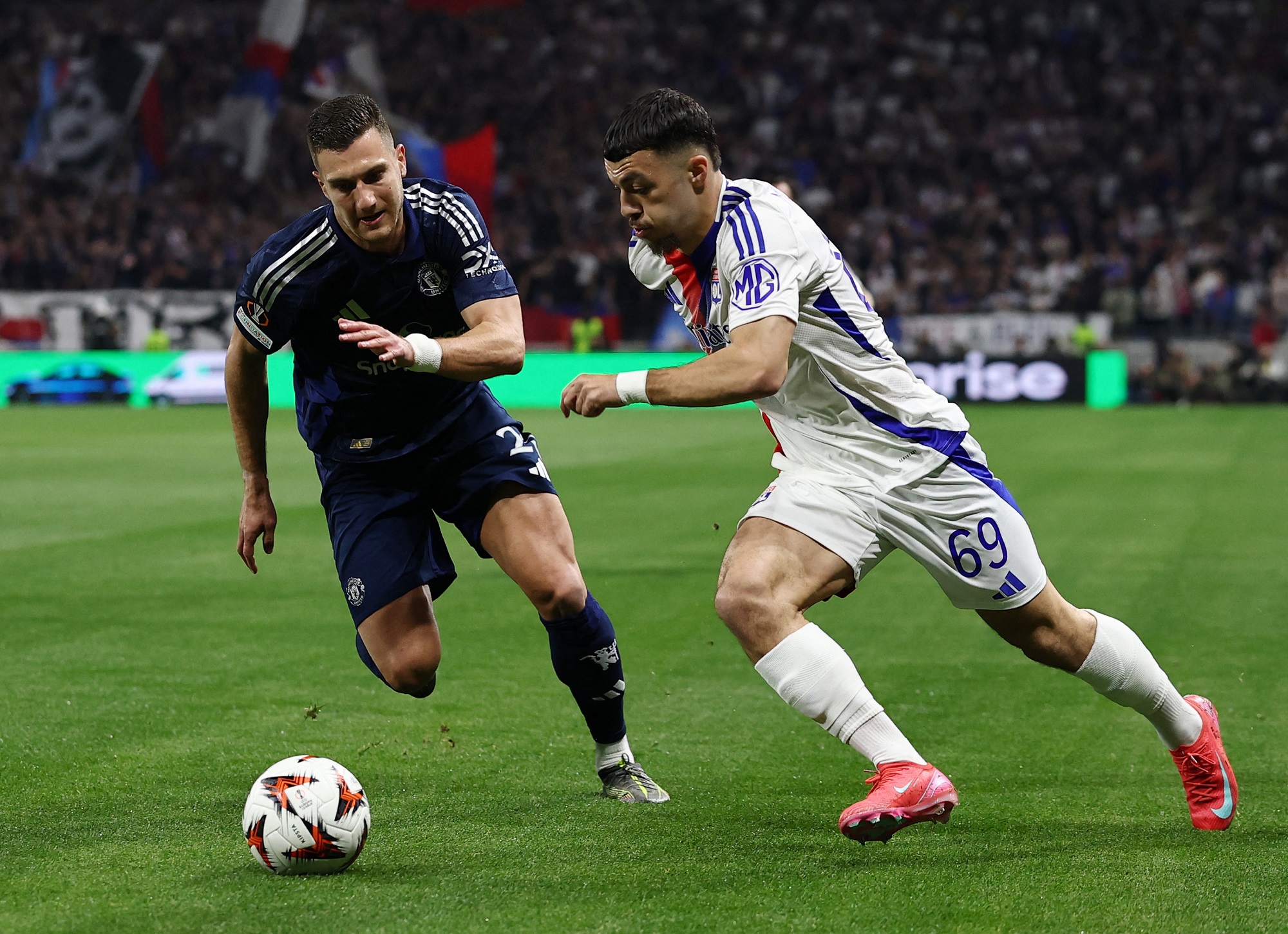 موقعة منتظرة بين مانشستر يونايتد وليون