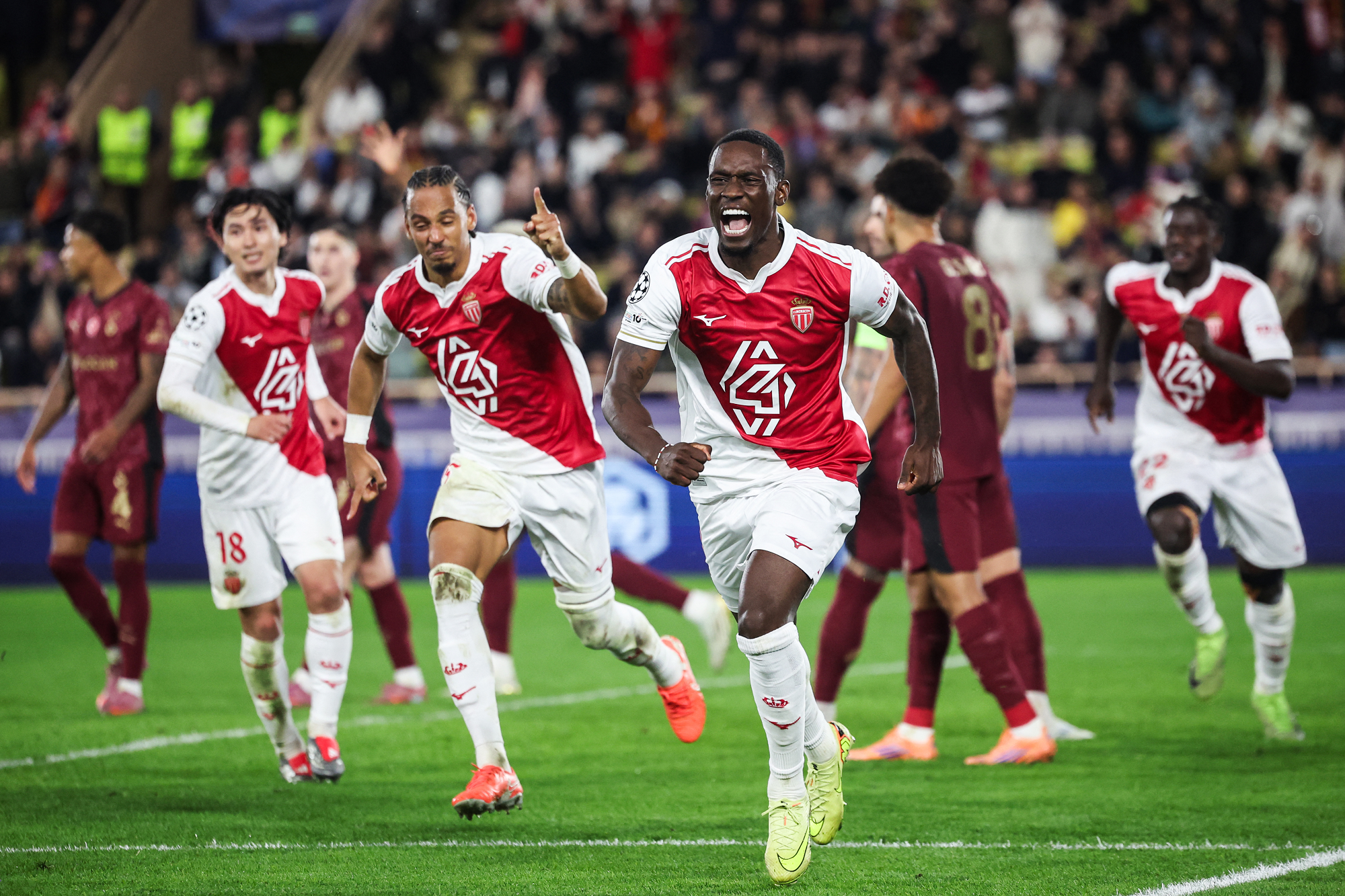 موناكو ينتزع فوزاً ثميناً من غلطة سراي