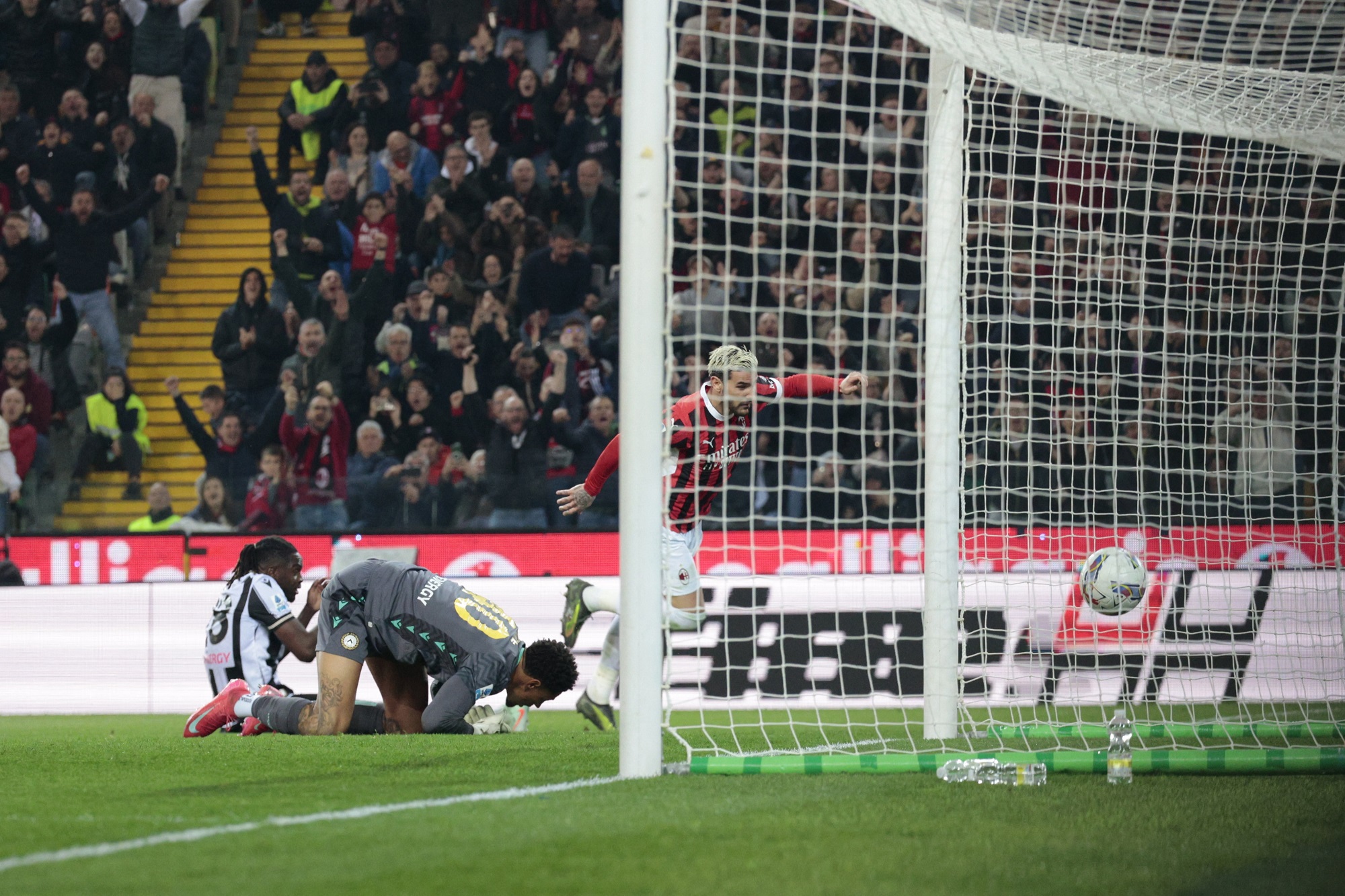 ميلان يتخطّى عقبة أودينيزي