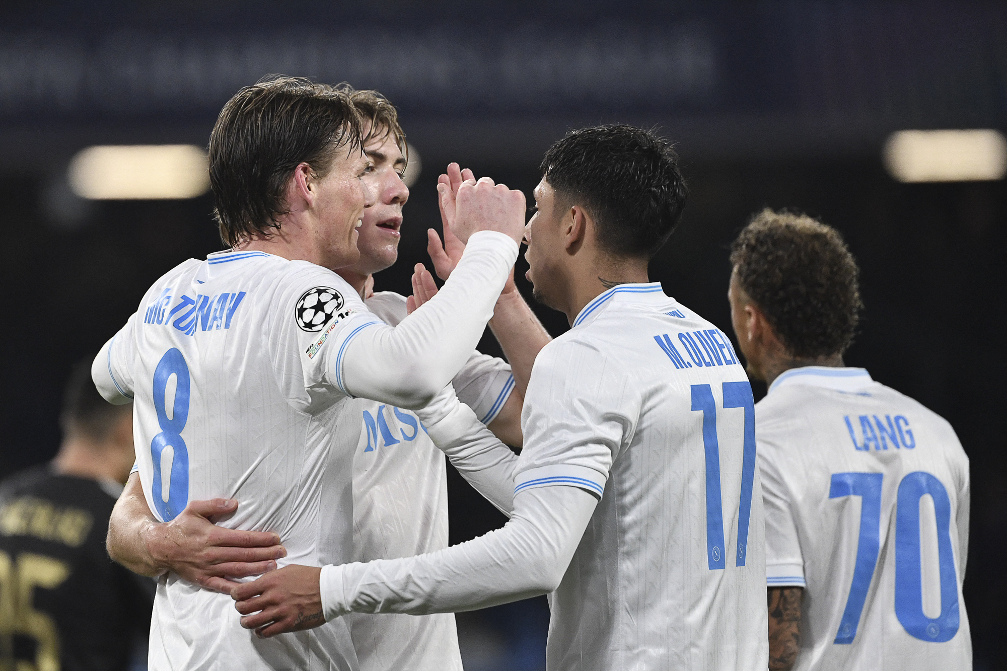 نابولي يهزم كاراباخ في دوري الأبطال