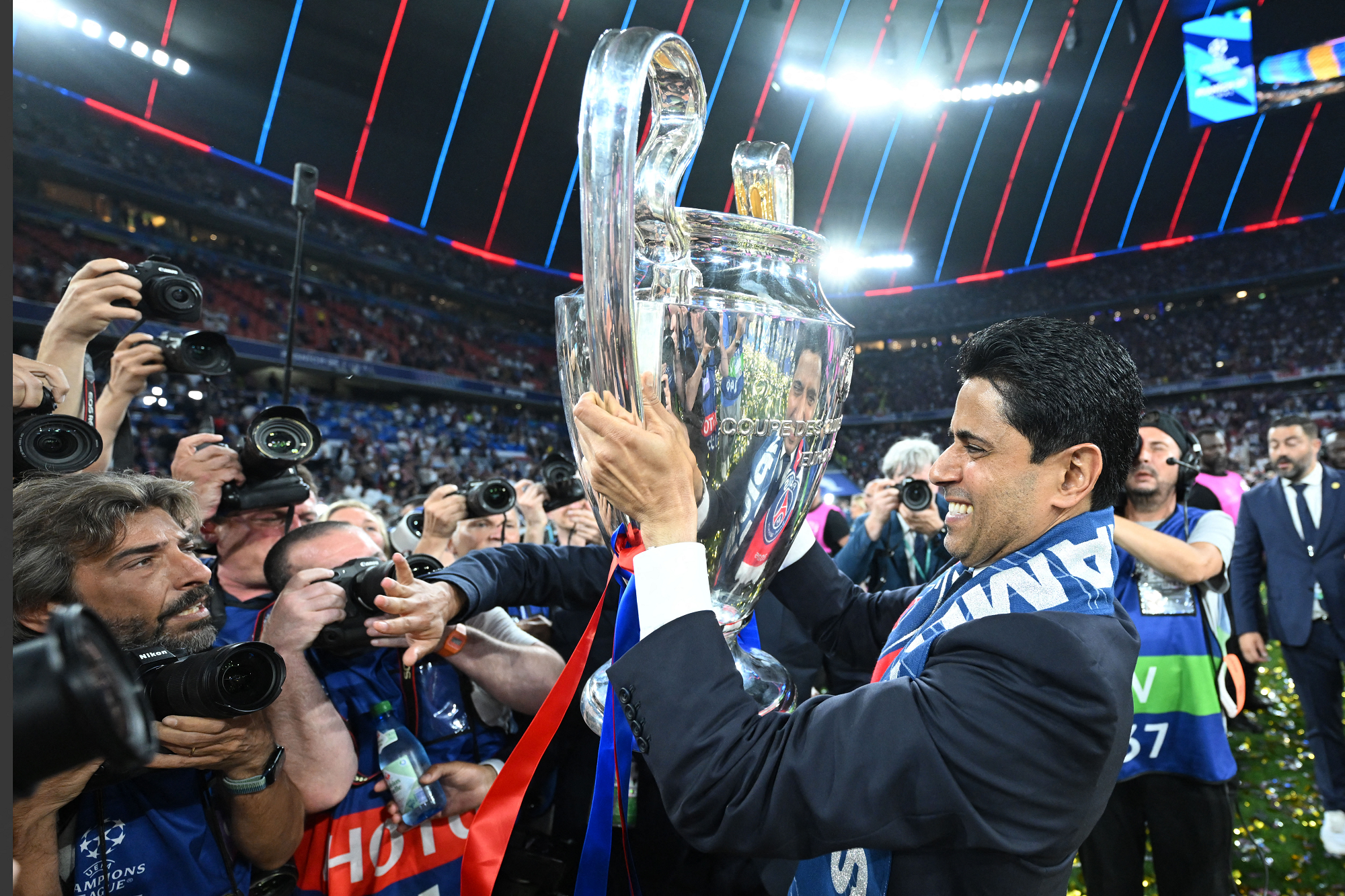 ناصر غانم الخليفي يفوز بجائزة جديدة