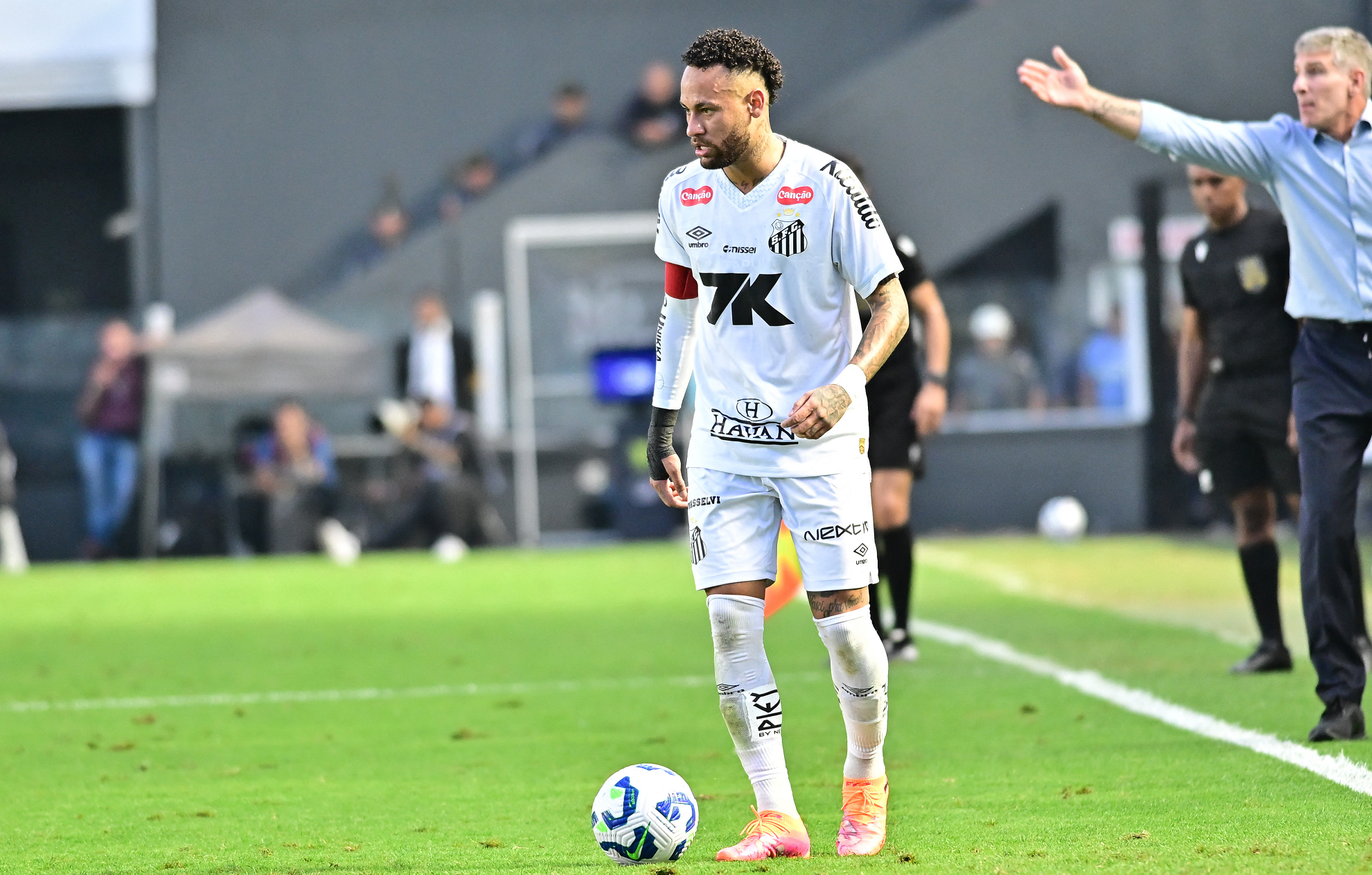 نيمار يعود ويشارك في تعادل سانتوس وفورتاليزا