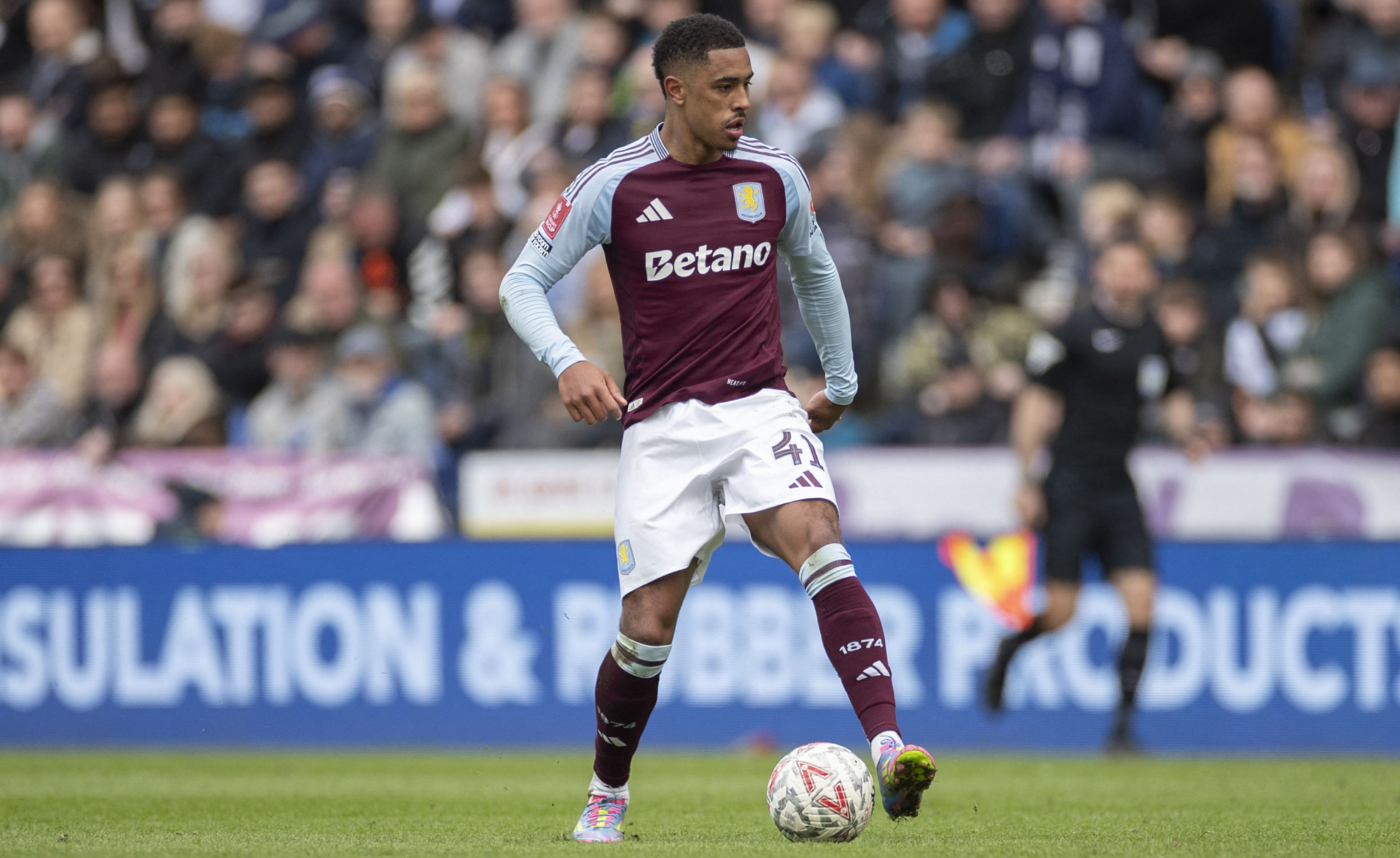 نيوكاسل يحسم التعاقد مع رامسي من أستون فيلا