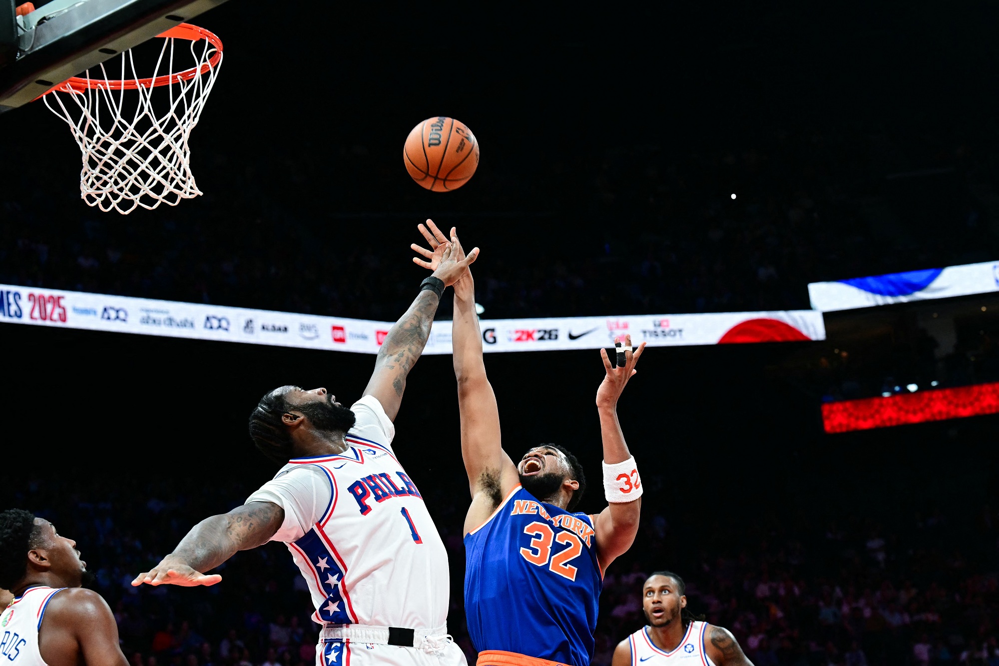 نيويورك نيكس يتغلّب على فيلادلفيا سفنتي سيكسرز