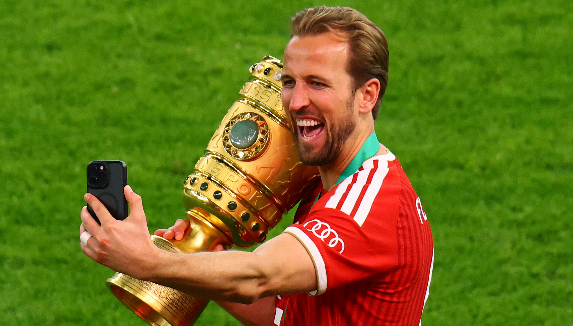 هاري كاين نجم بايرن ميونيخ يتوج بالحذاء الذهبي