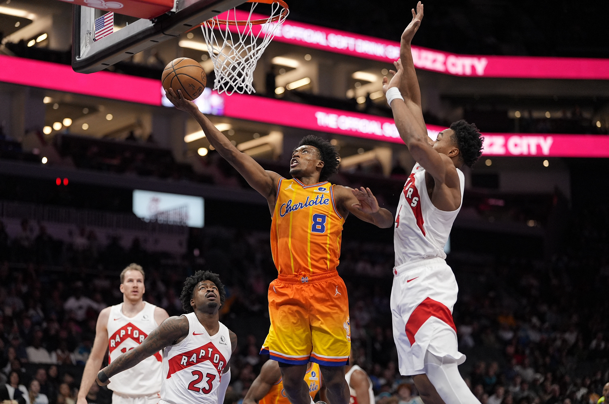 هورنتس يحقق المفاجأة وينهي سلسلة انتصارات رابتورز