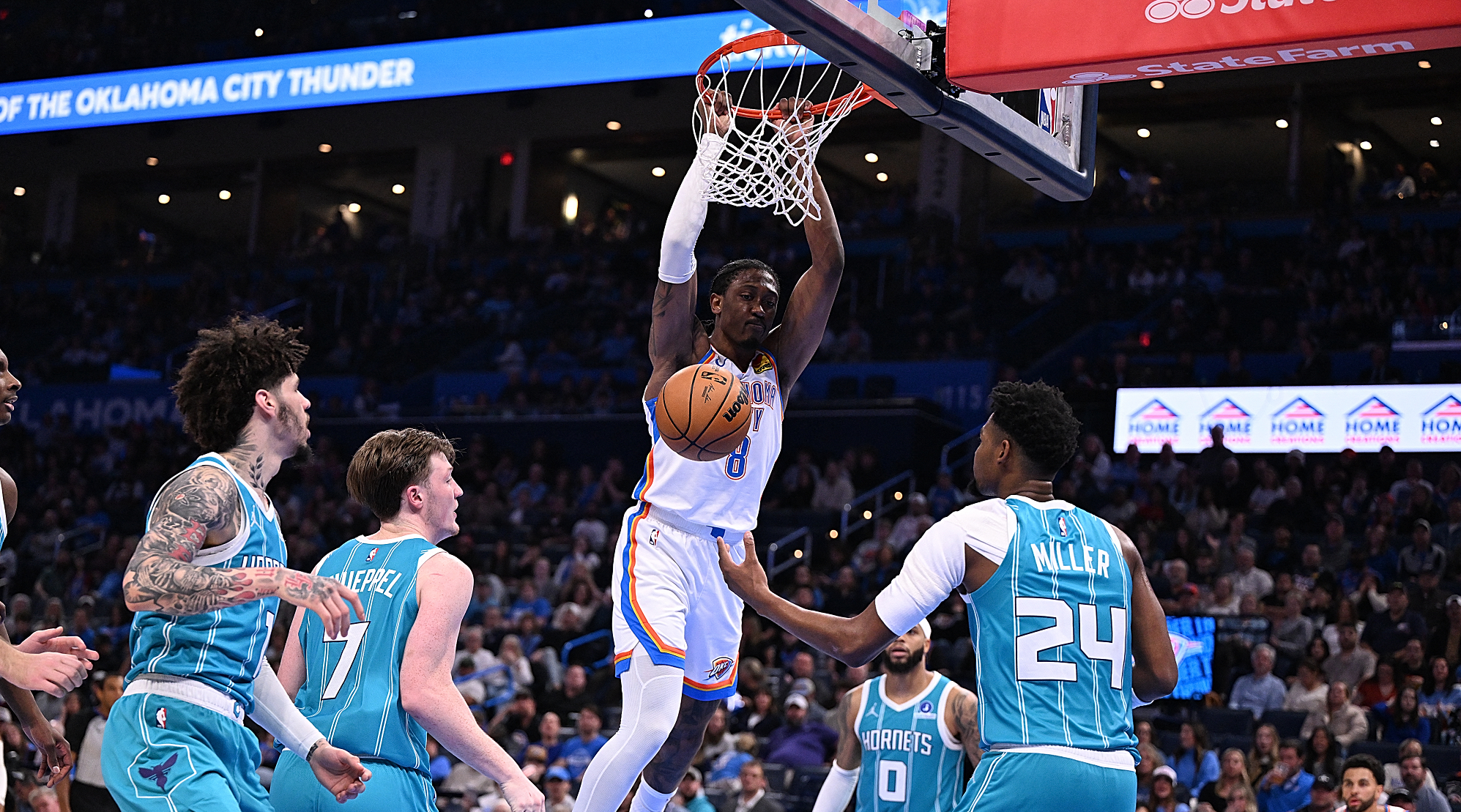 هورنتس يلحق هزيمة ثقيلة بثاندر حامل اللقب