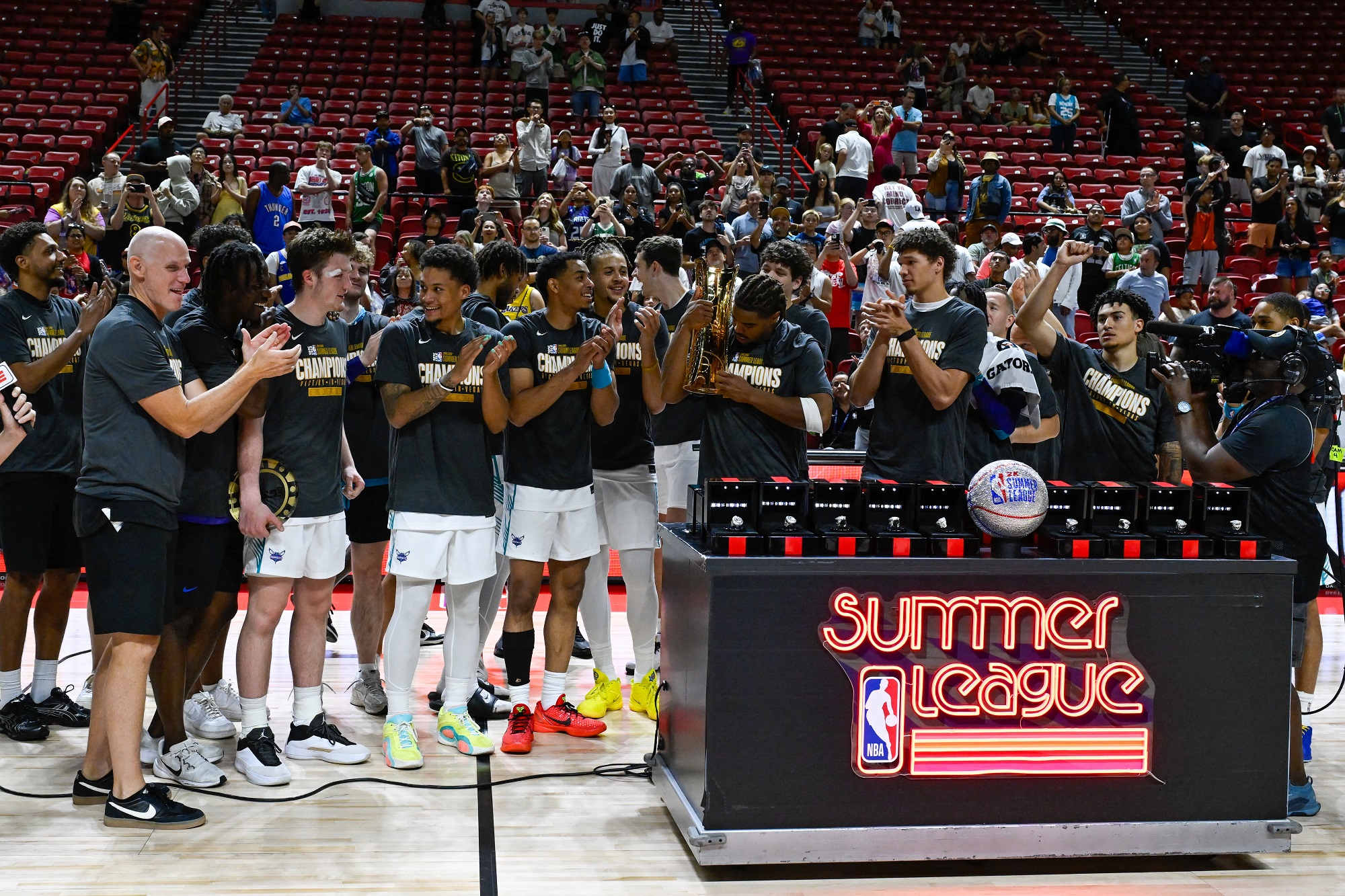 هورنيتس يظفر بلقب الدوري الصيفي