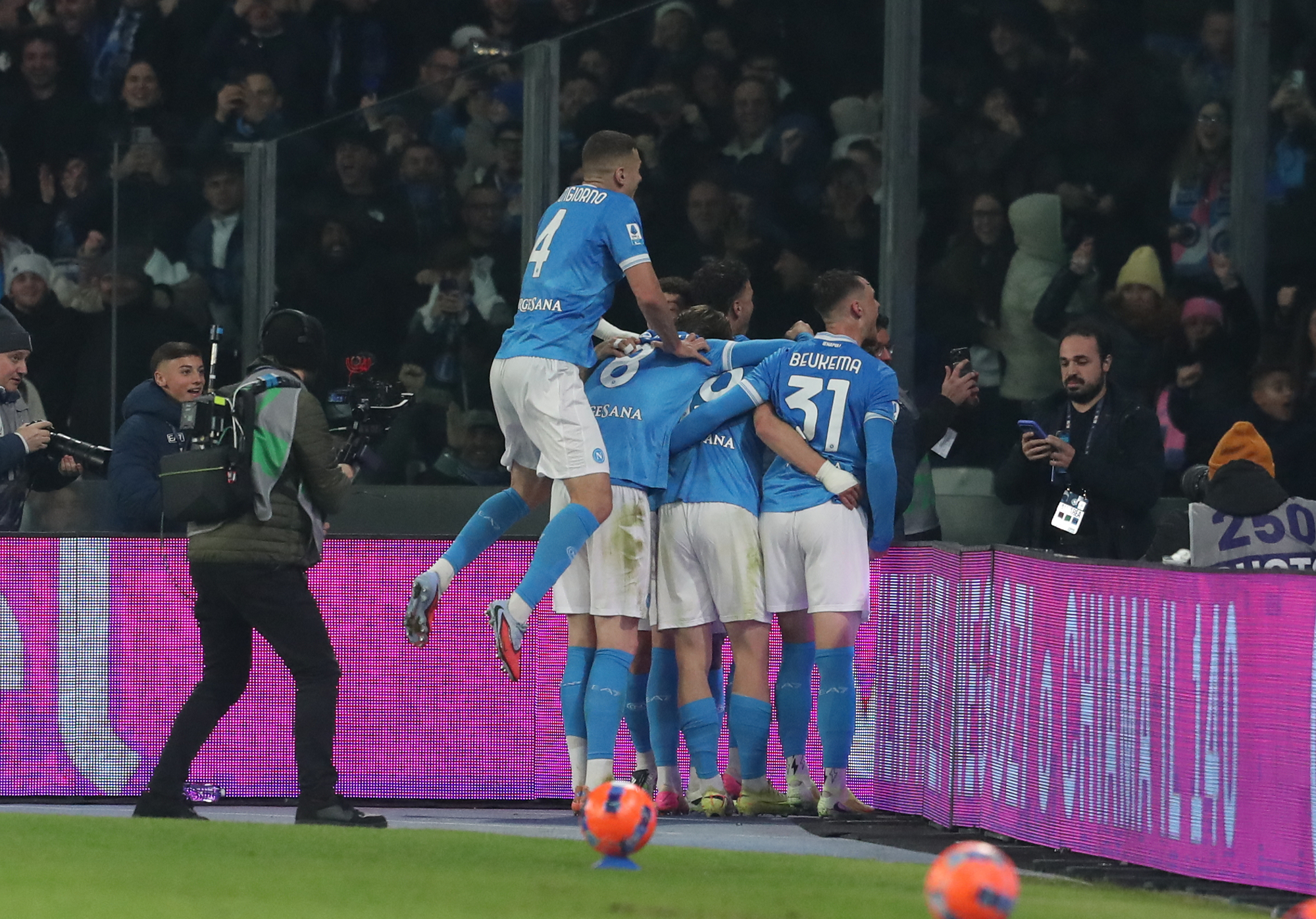 هويلوند يقود نابولي لاقتناص فوز ثمين من يوفنتوس