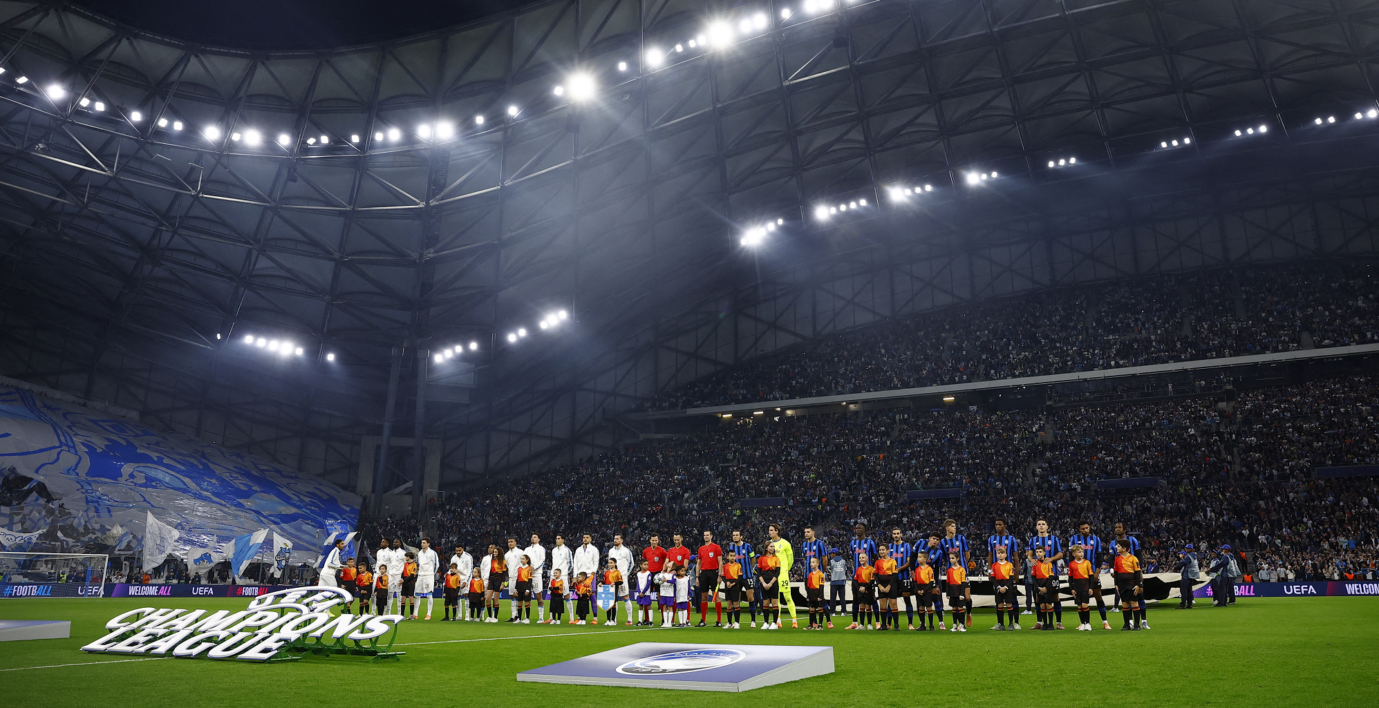 يويفا يعاقب مرسيليا بعد أحداث مباراته ضد أتالانتا