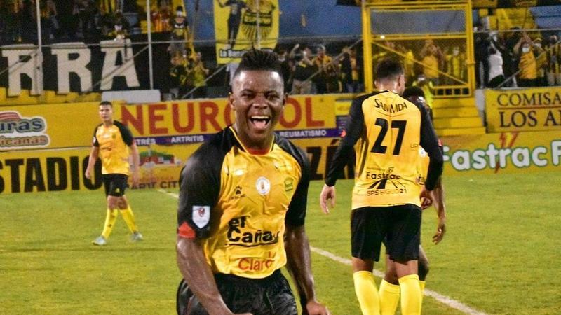 El hondureño Quaye July fue suspendido por dopaje