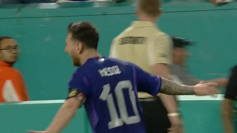 Lionel Messi's unbelievable chip from outside the box