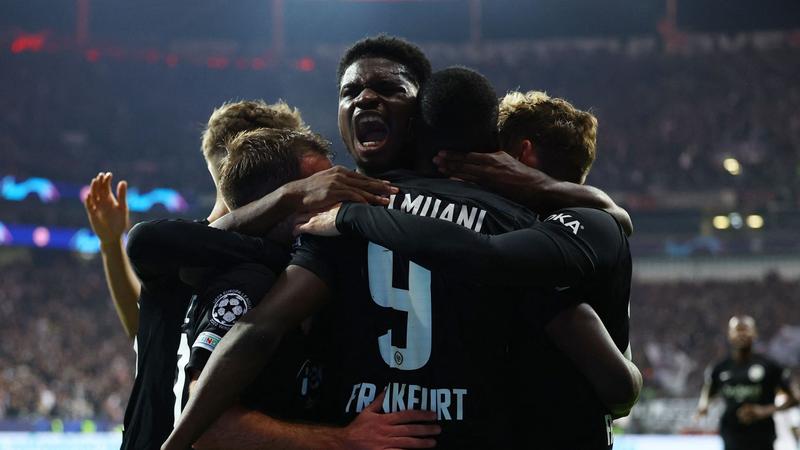 Eintracht vence 2-1 en casa al Marsella