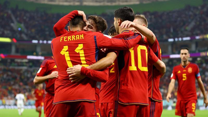 España golea 7-0 a Costa Rica en su debut