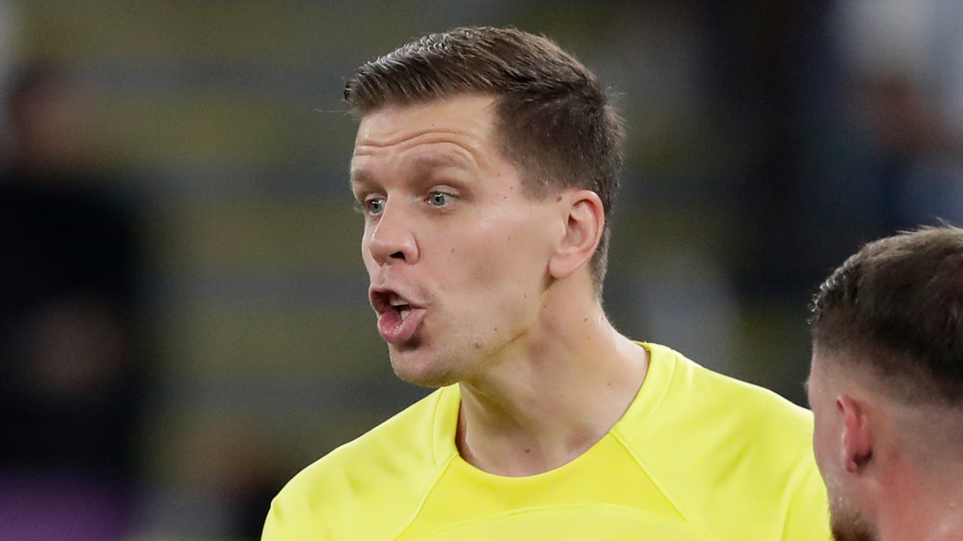 Szczesny defendendo o pênalti do Messi : r/futebol