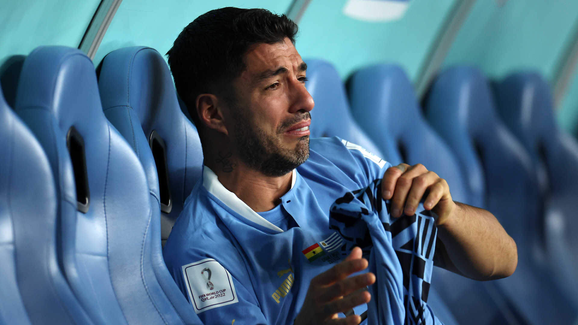 Sorry Suarez aims FIFA jibe as Uruguay stunned by exit