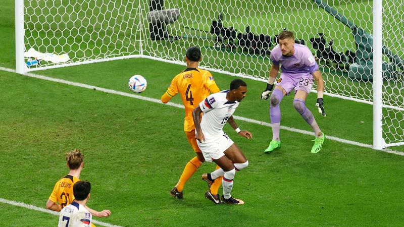 Haji Wright inscrit un but gag monumental !