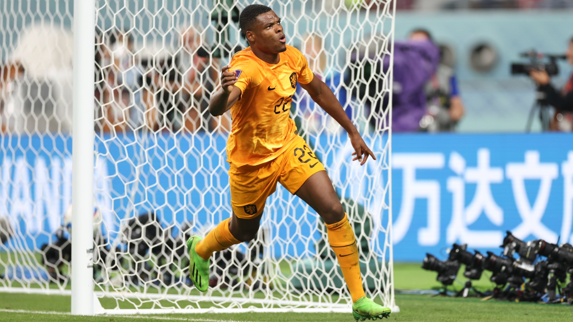 Netherlands 3-1 United States: Oranje ride their luck but Dumfries inspires quarter-final progression