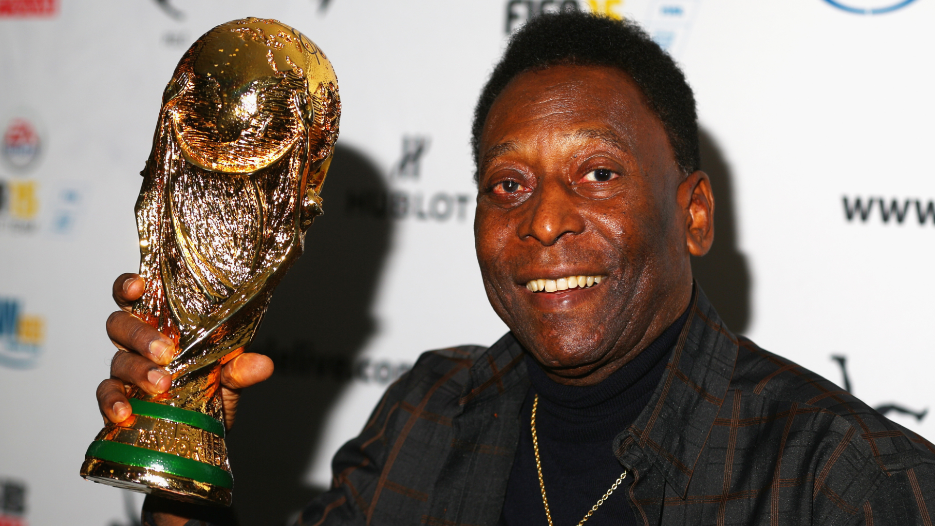 CONMEBOL calls for Pele 'hearts' tribute
