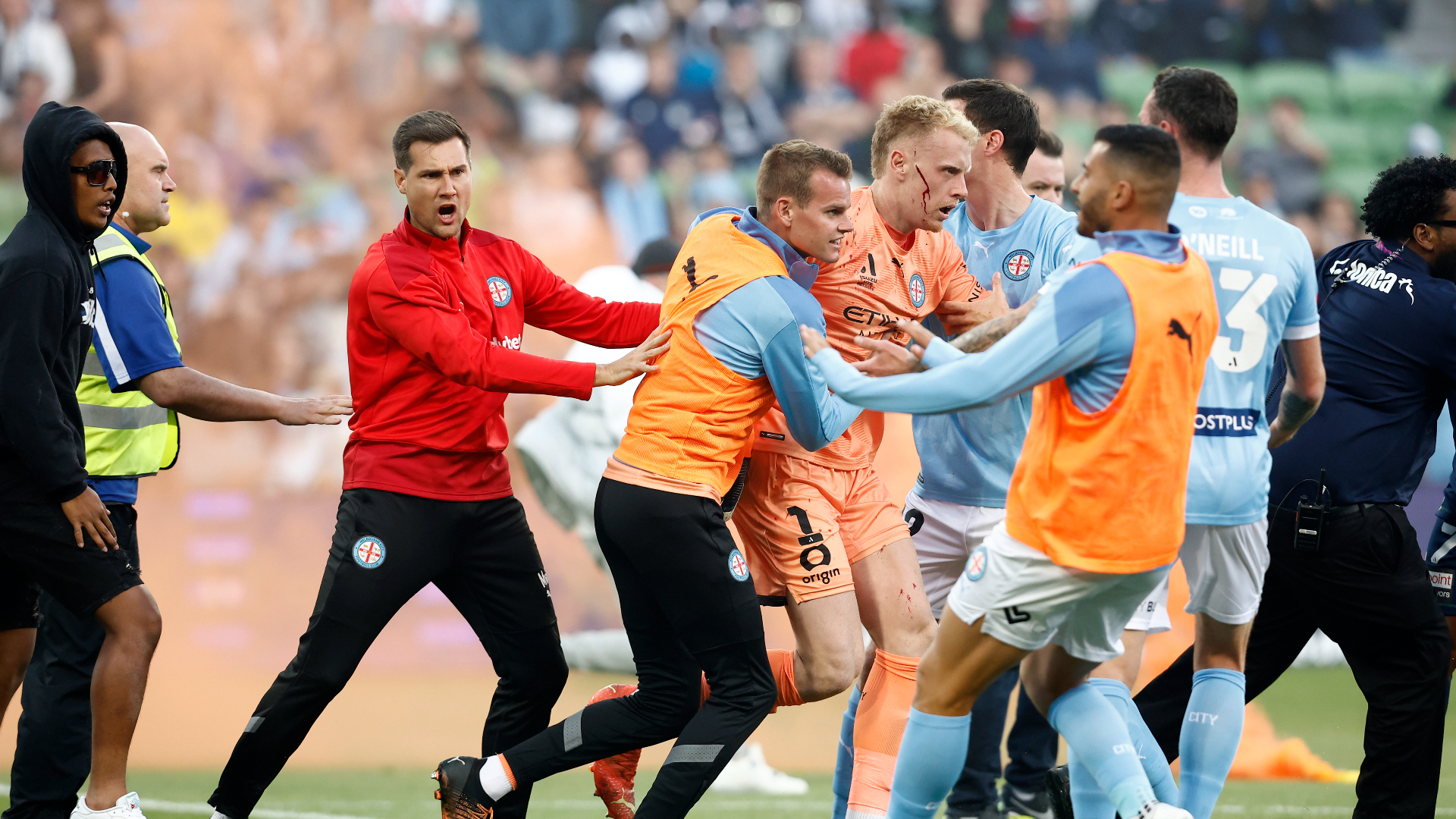 Wild pitch invasion sees Melbourne Derby abandoned