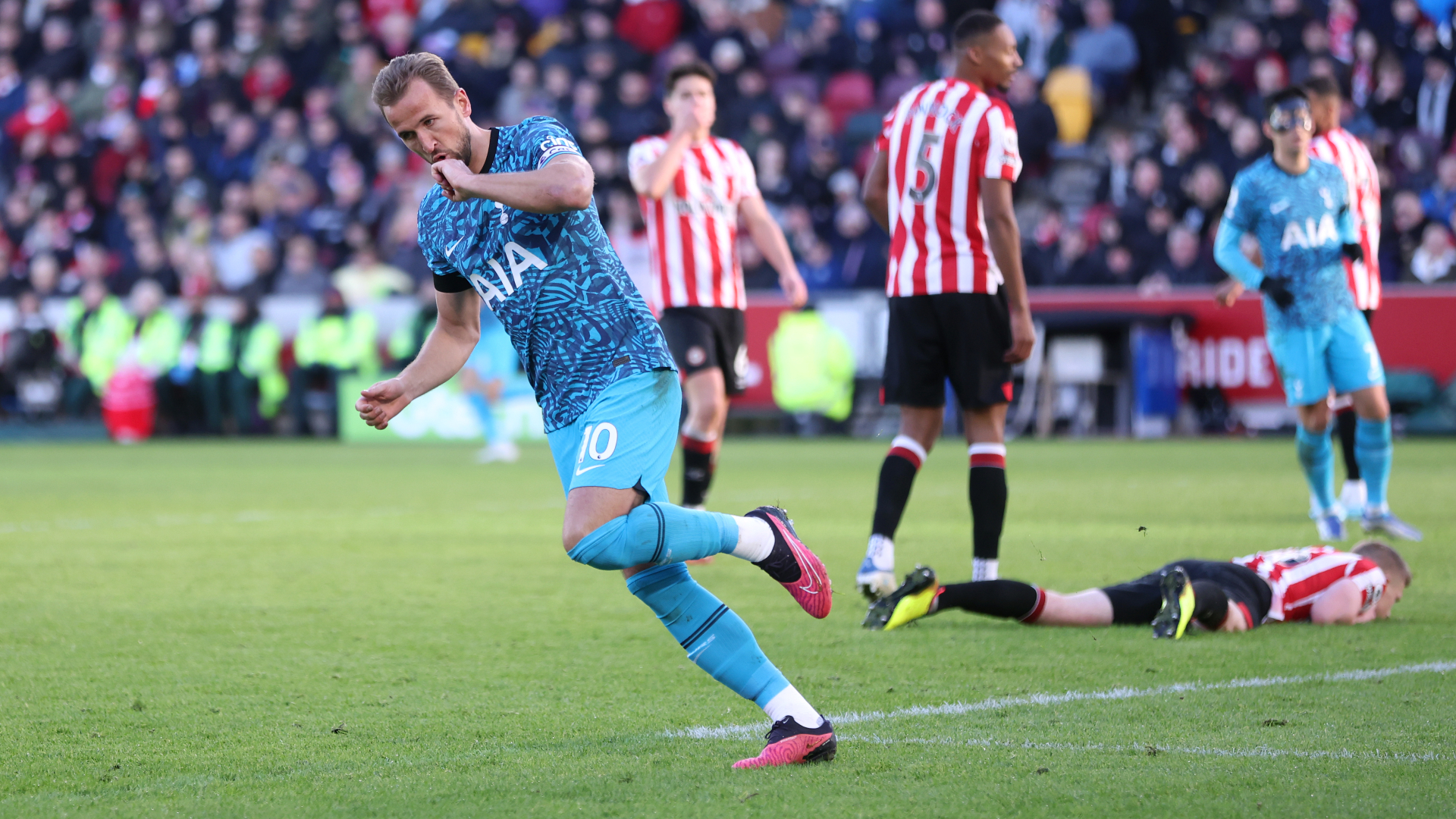 Brentford 2-2 Tottenham: Kane and Hojbjerg seal fightback point for Conte's side