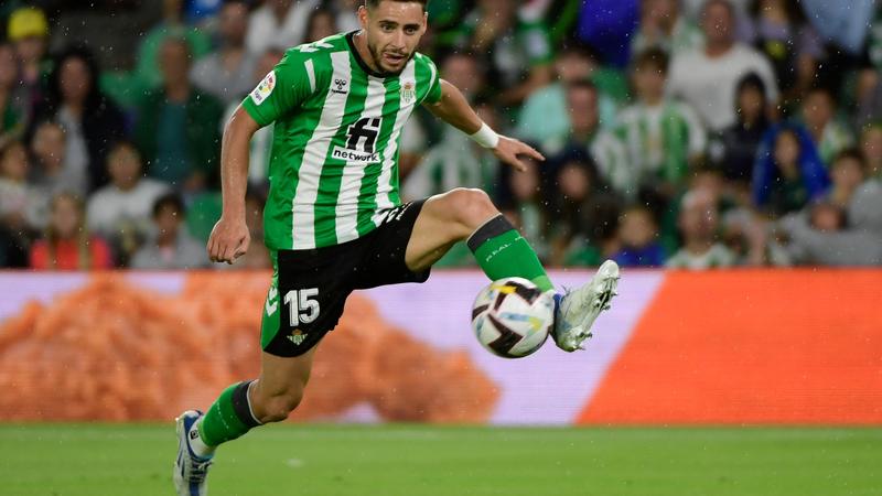 Villa sign Betis defender Moreno