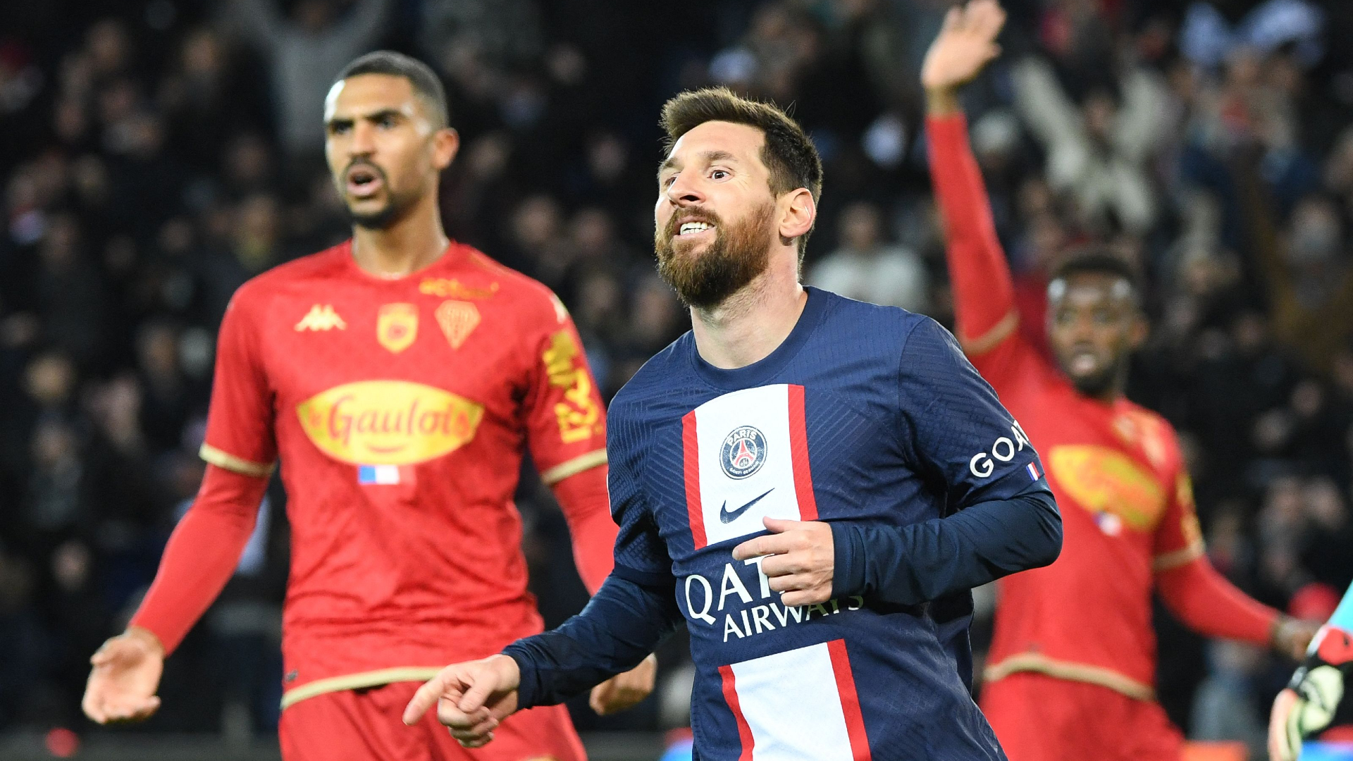 Messi & Hakimi score stunners in PSG win