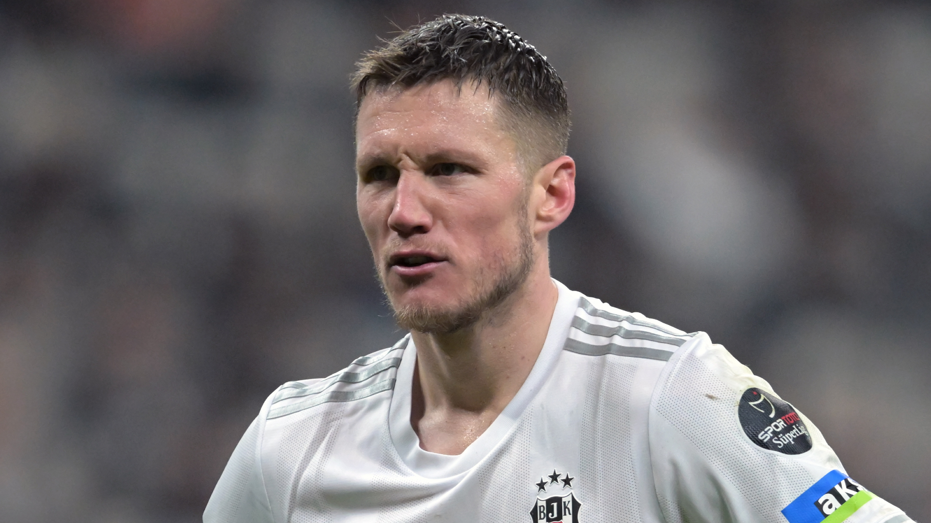 Besiktas present Weghorst - No loan fee to Burnley