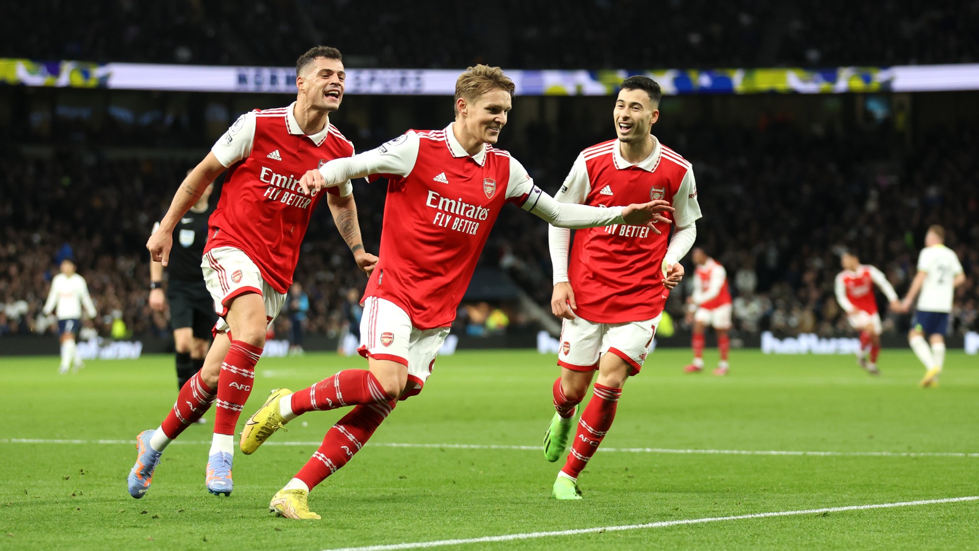 Premier League / Arsenal et Tottenham s'accrochent dans un derby