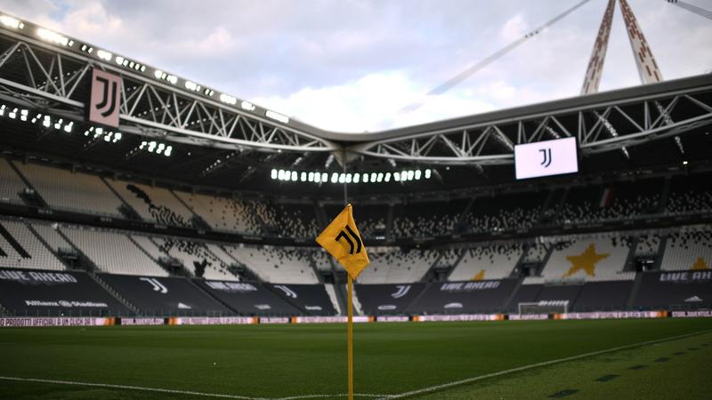Italian FA dock Juventus 15 points in suspect transfer trial