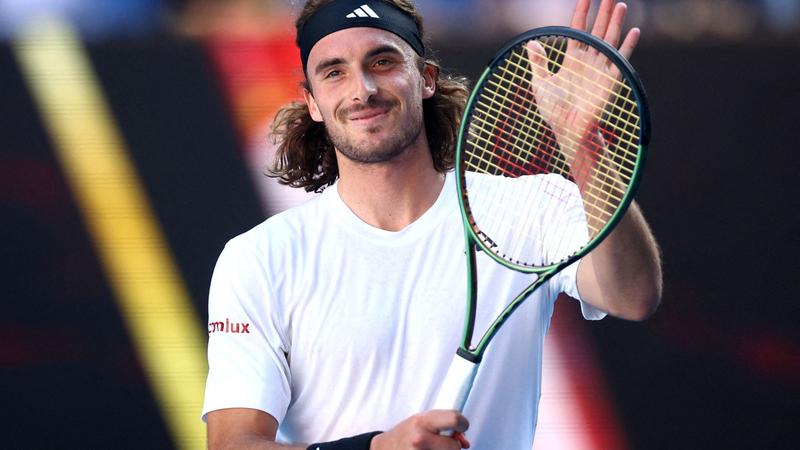 تسيتسيباس يبلغ نهائي بطولة أستراليا المفتوحة باقتدار