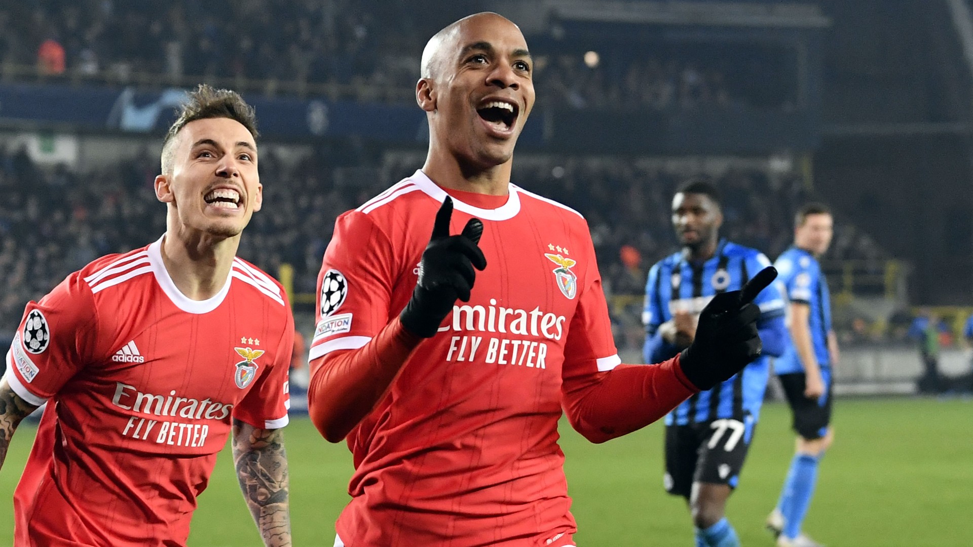 Benfica takes control of last-16 tie