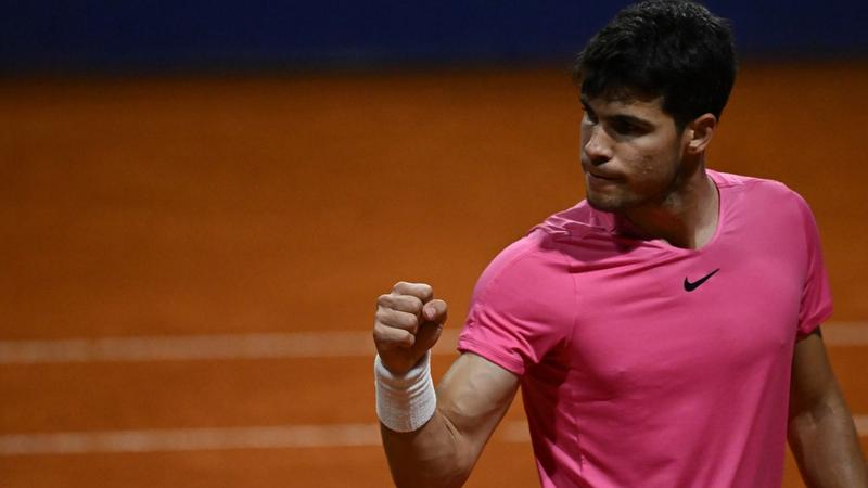 Alcaraz makes winning return to reach Argentina quarters