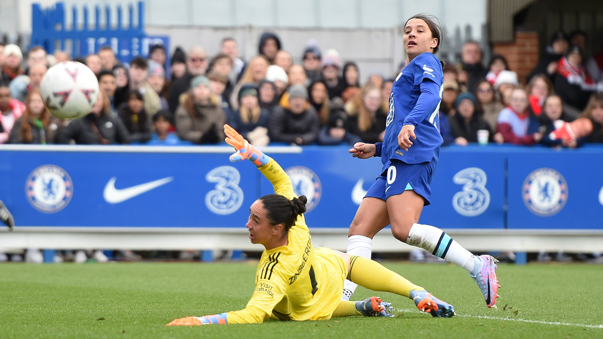 SAM KERR scores on her 100th Chelsea appearance!