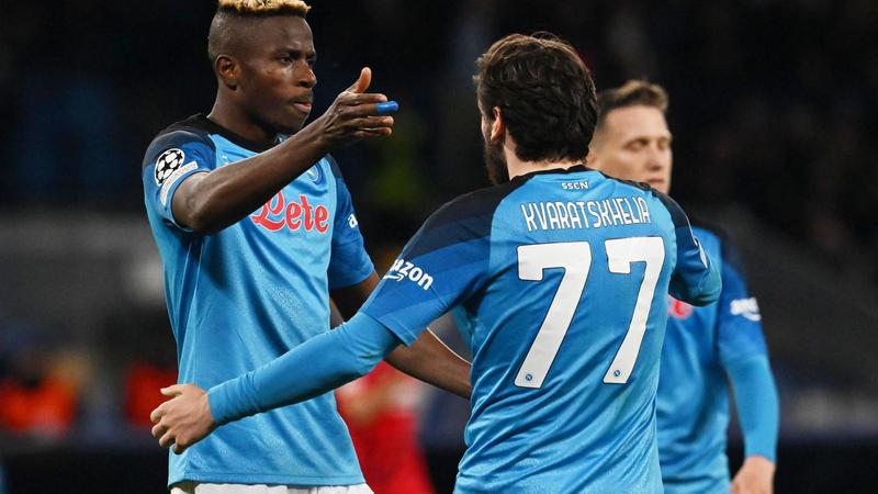 Napoli golea 3-0 a Frankfurt y clasifica a cuartos