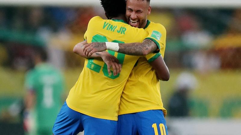 Brasil golea 4-0 en casa a Chile