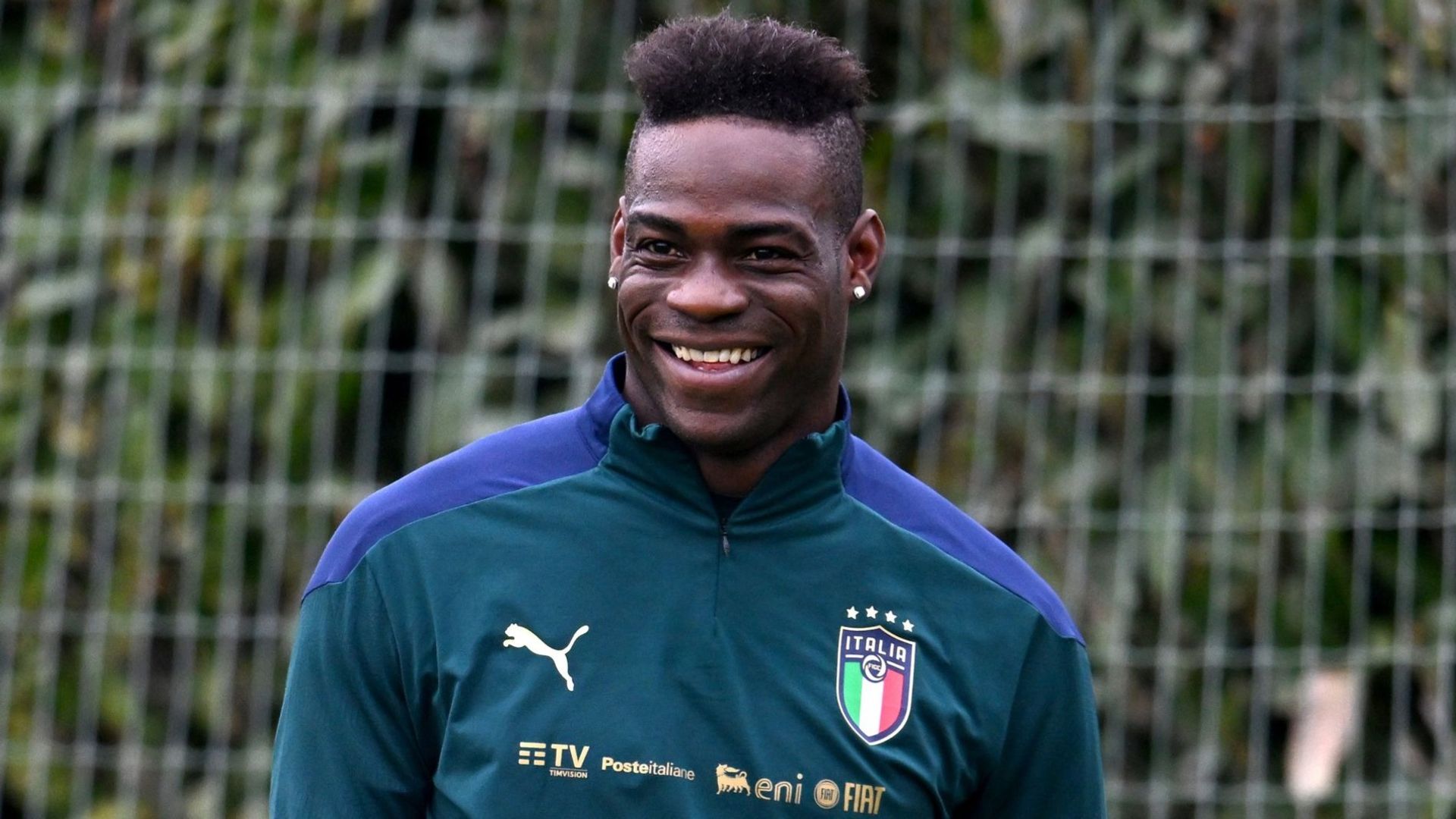 Mancini's mum makes case for Balotelli