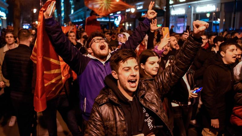 منتخب مقدونيا الشمالية يحظى باستقبال الأبطال لدى عودته إلى البلاد