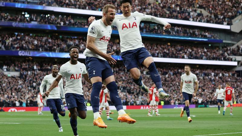 El Tottenham golea al Arsenal y lo aleja de Champions