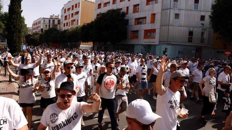 Cinco hinchas del Eintrach detenidos por agredir a fanáticos del Rangers