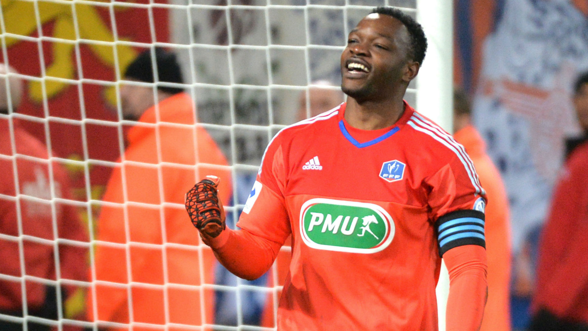 Crystal Palace sign Mandanda from Marseille