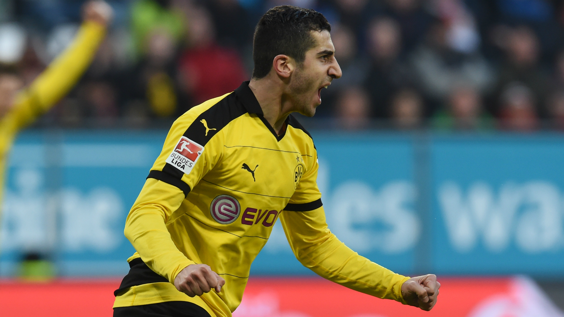 Borussia Dortmund make €23m bid for Henrikh Mkhitaryan