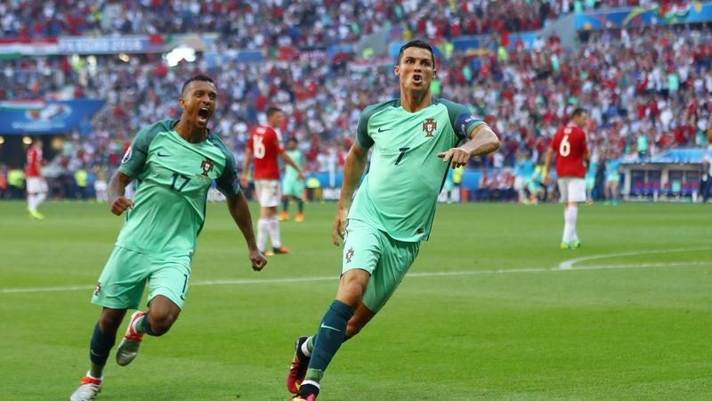 Ronaldo gives Nani EURO 2016 silver boot